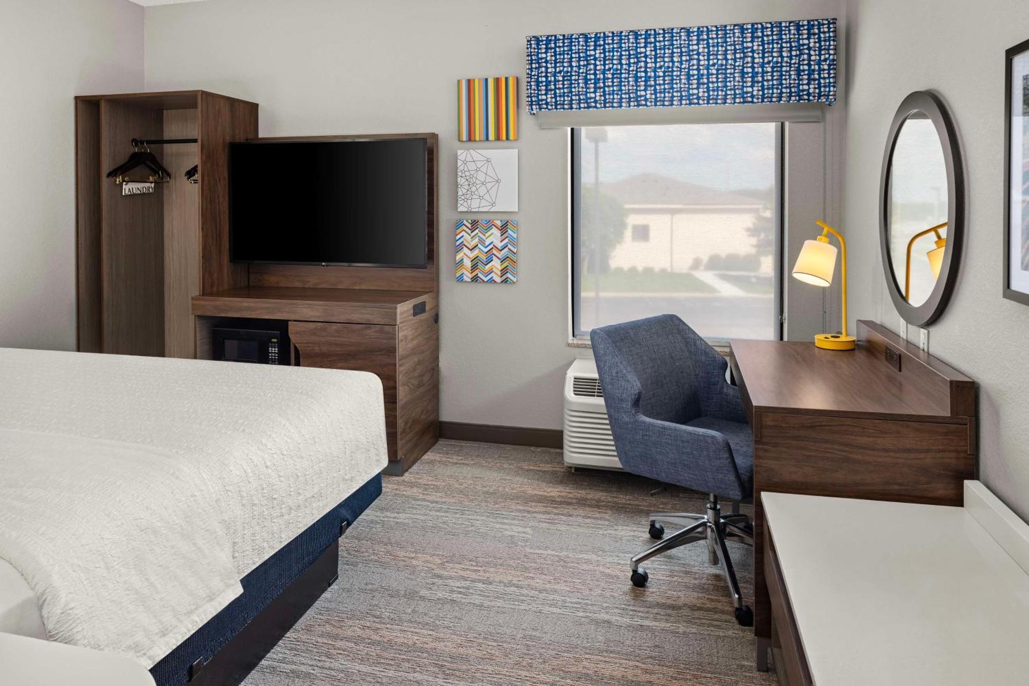 Hampton Inn Fairmont Ngoại thất bức ảnh