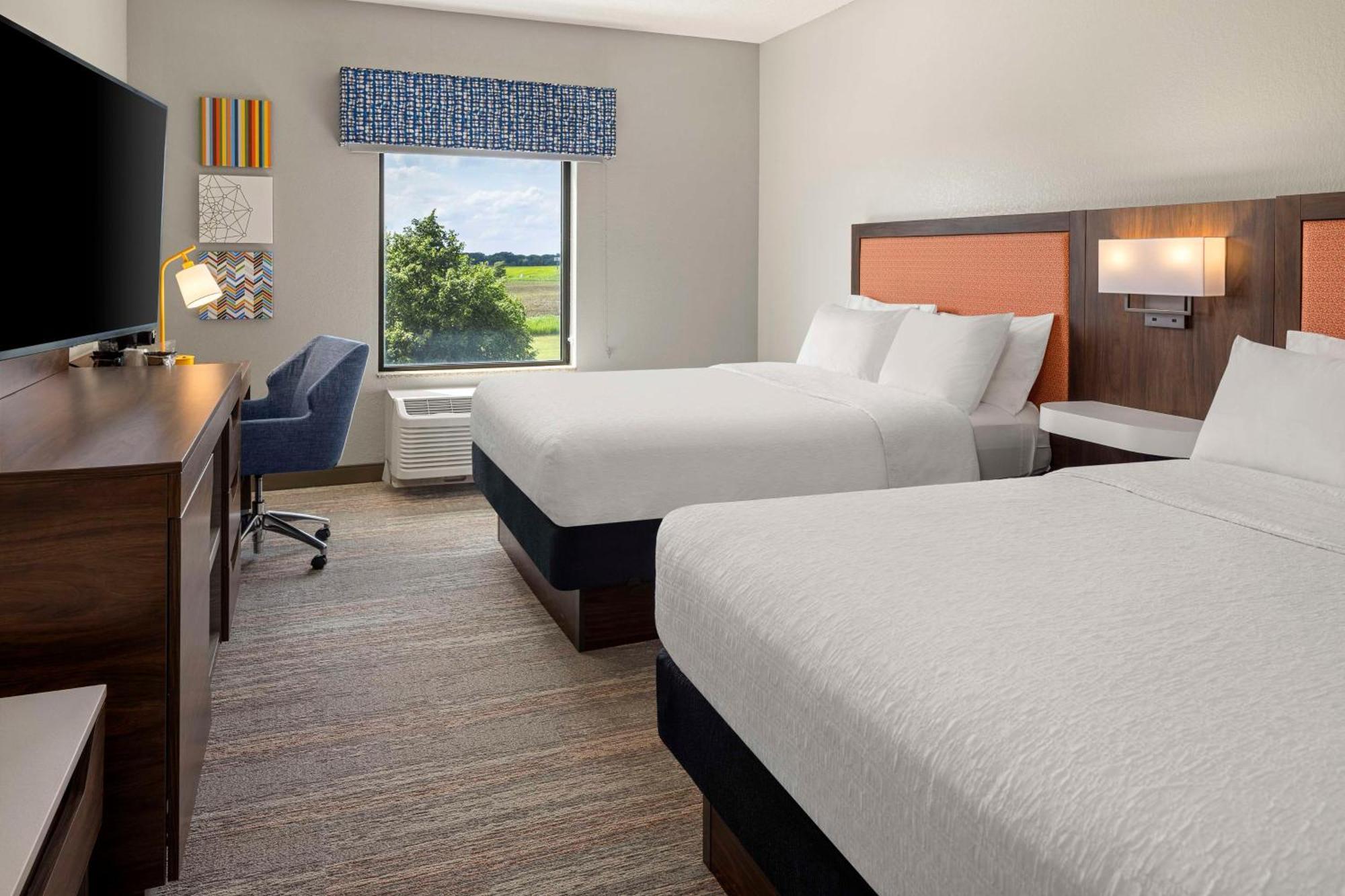 Hampton Inn Fairmont Ngoại thất bức ảnh