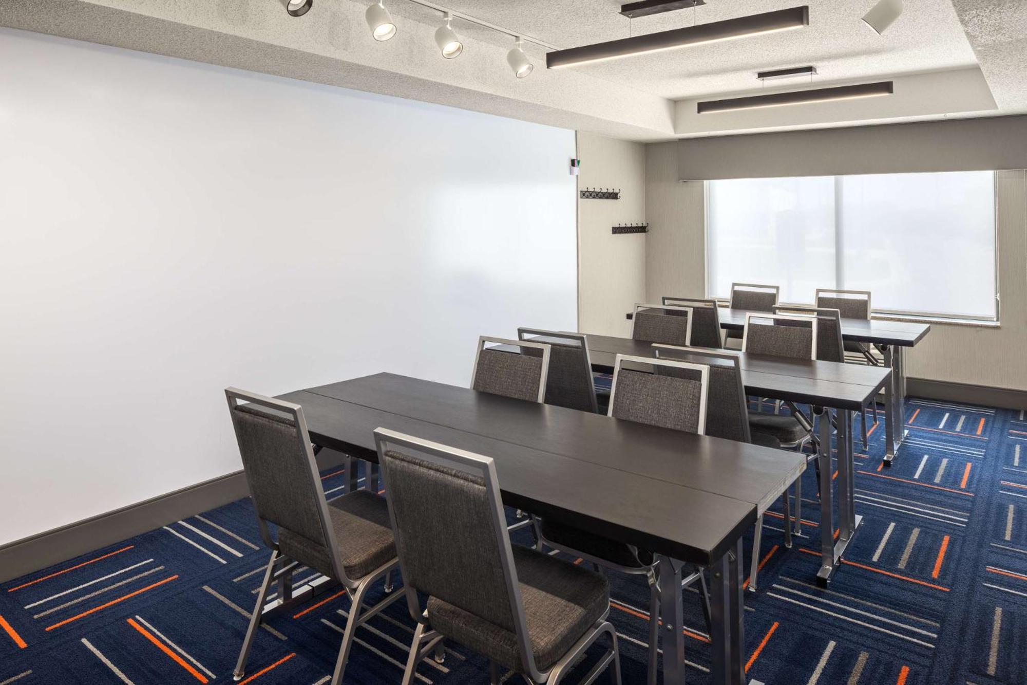 Hampton Inn Fairmont Ngoại thất bức ảnh