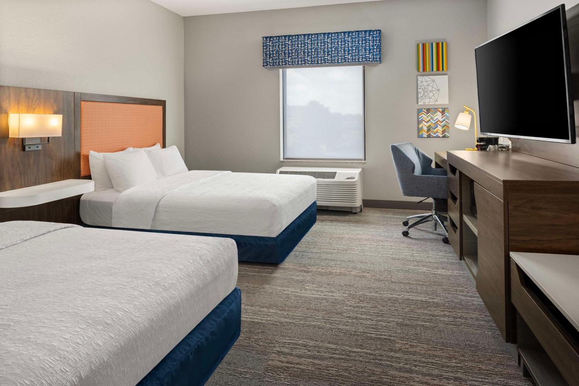 Hampton Inn Fairmont Ngoại thất bức ảnh