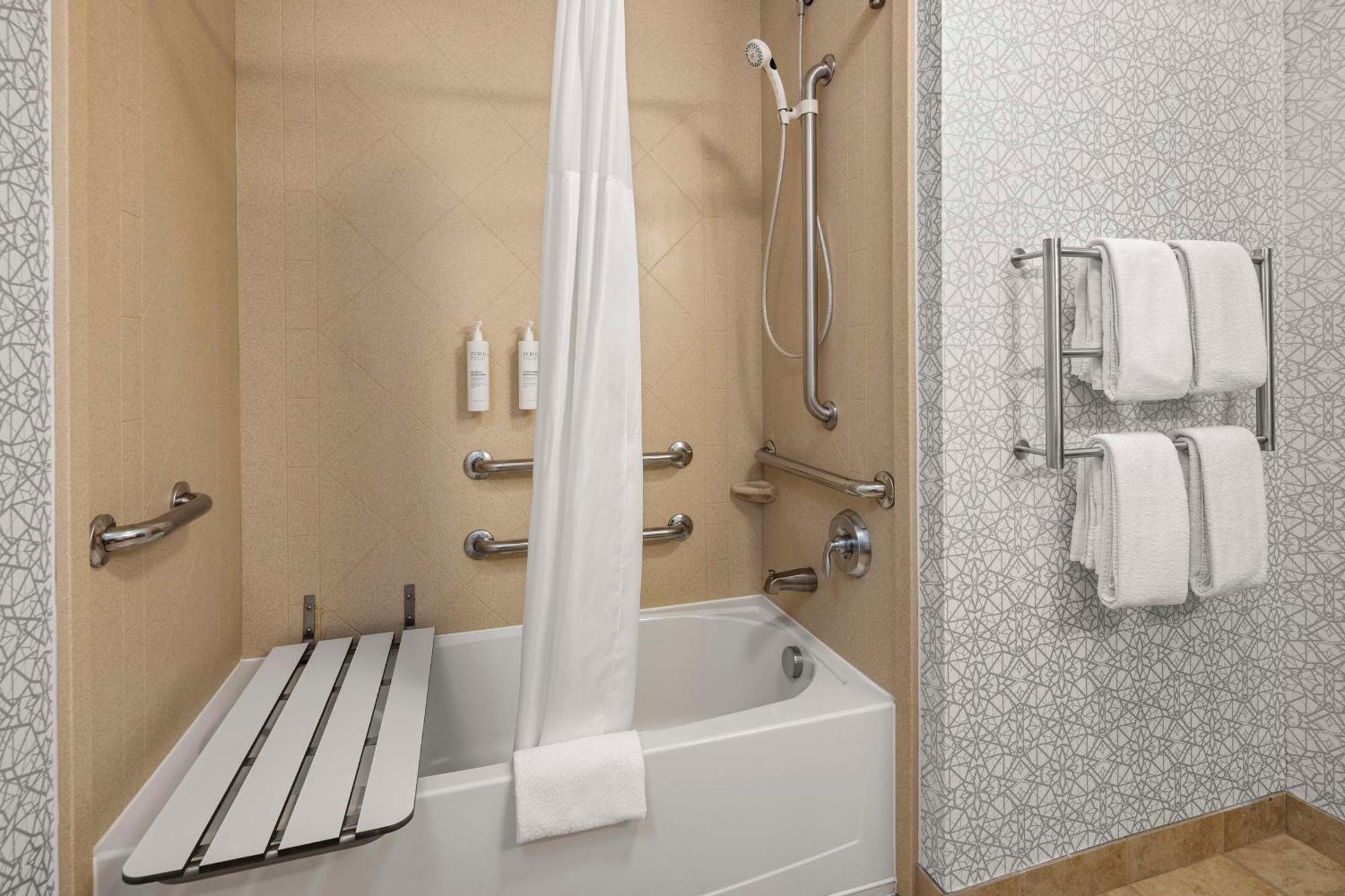Hampton Inn Fairmont Ngoại thất bức ảnh