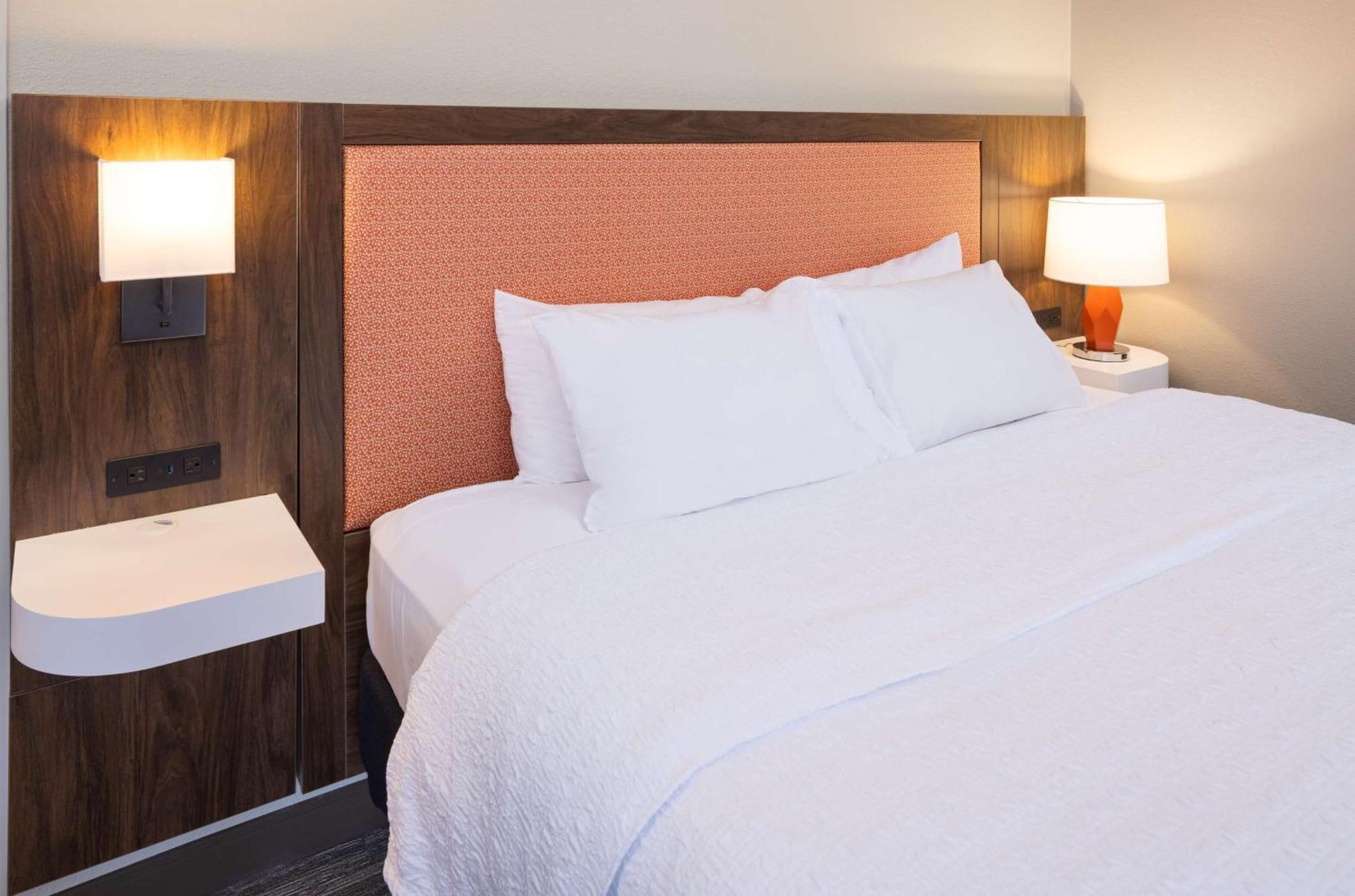 Hampton Inn Fairmont Ngoại thất bức ảnh