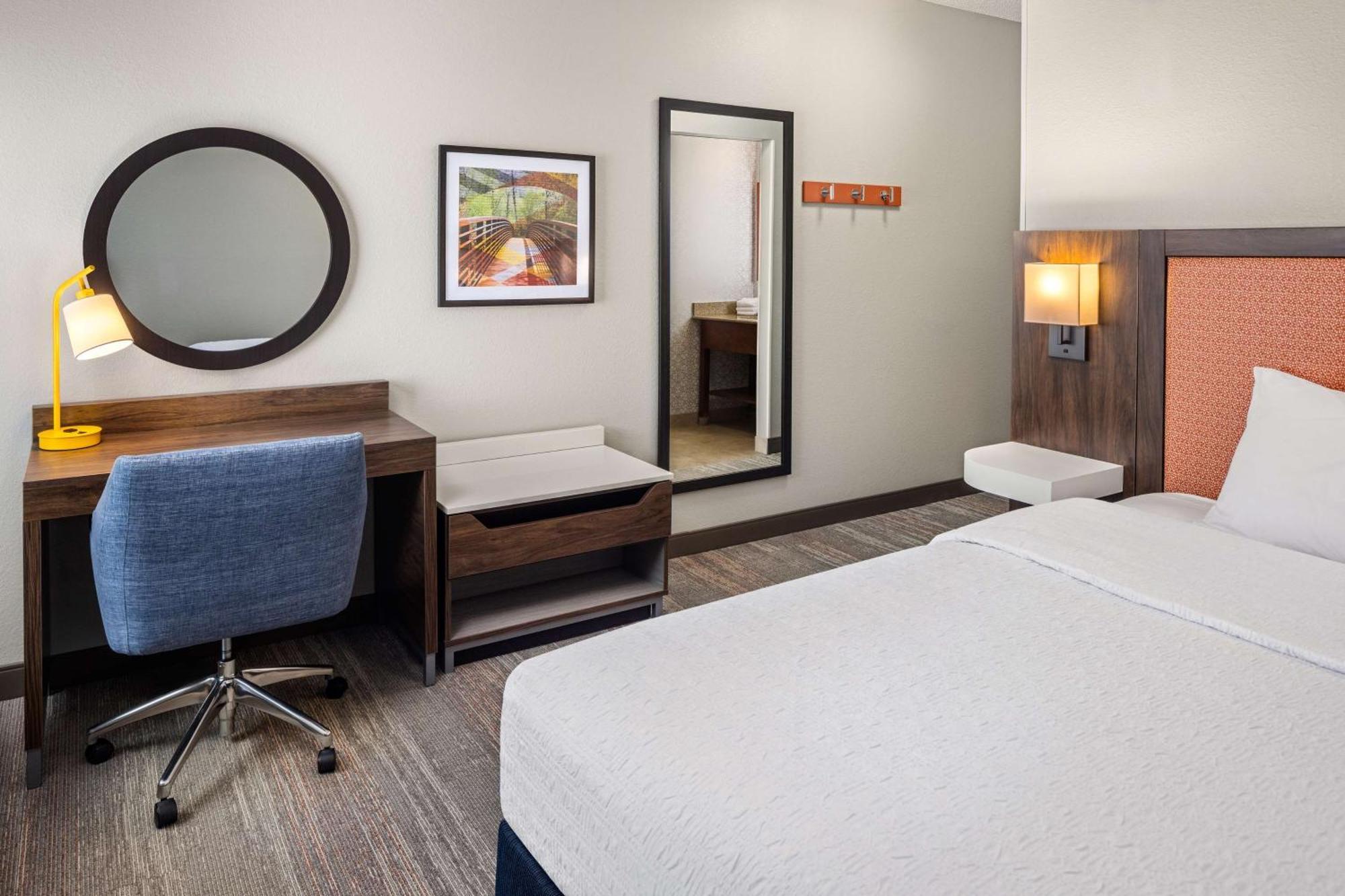 Hampton Inn Fairmont Ngoại thất bức ảnh