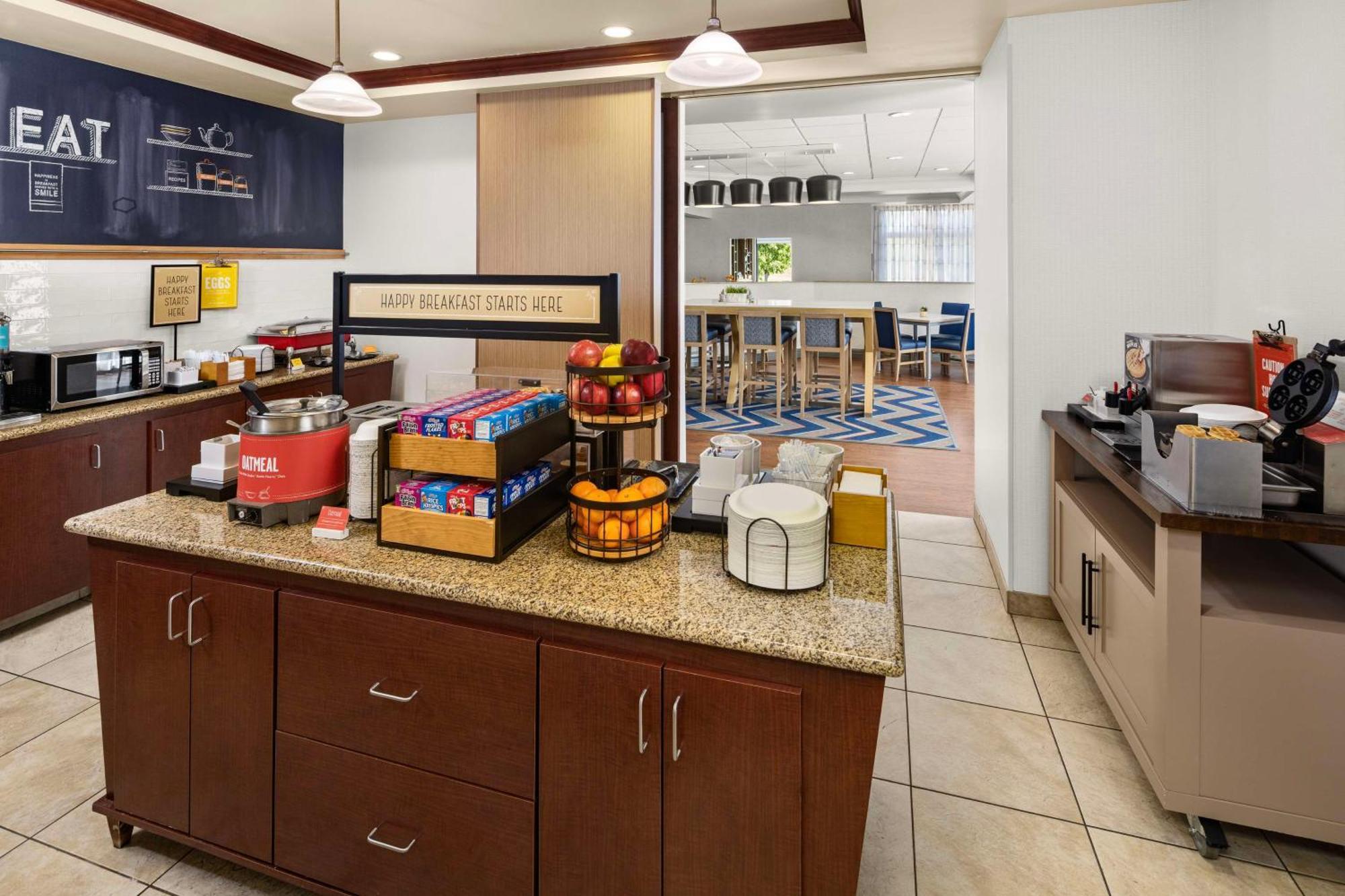 Hampton Inn Fairmont Ngoại thất bức ảnh