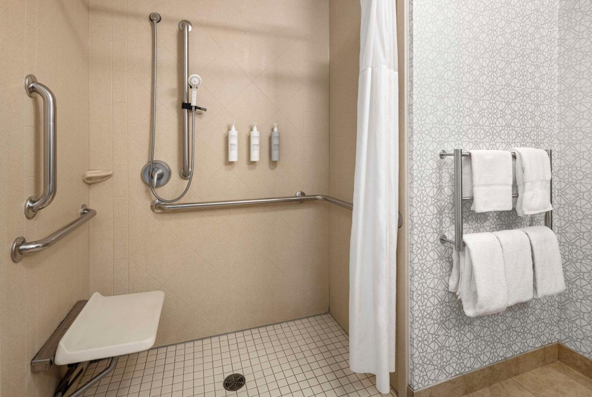 Hampton Inn Fairmont Ngoại thất bức ảnh