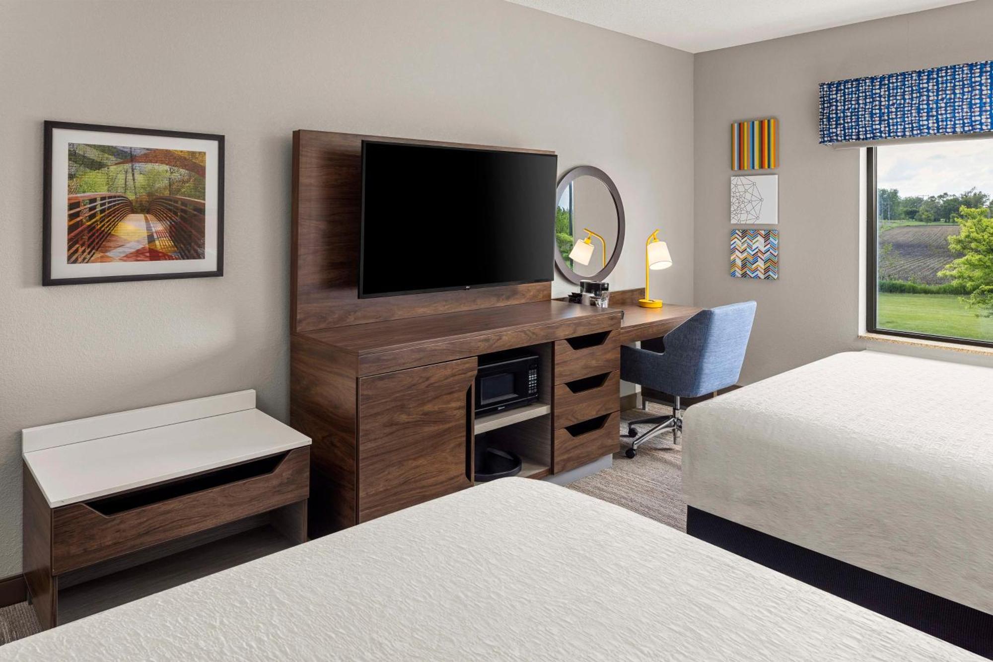 Hampton Inn Fairmont Ngoại thất bức ảnh