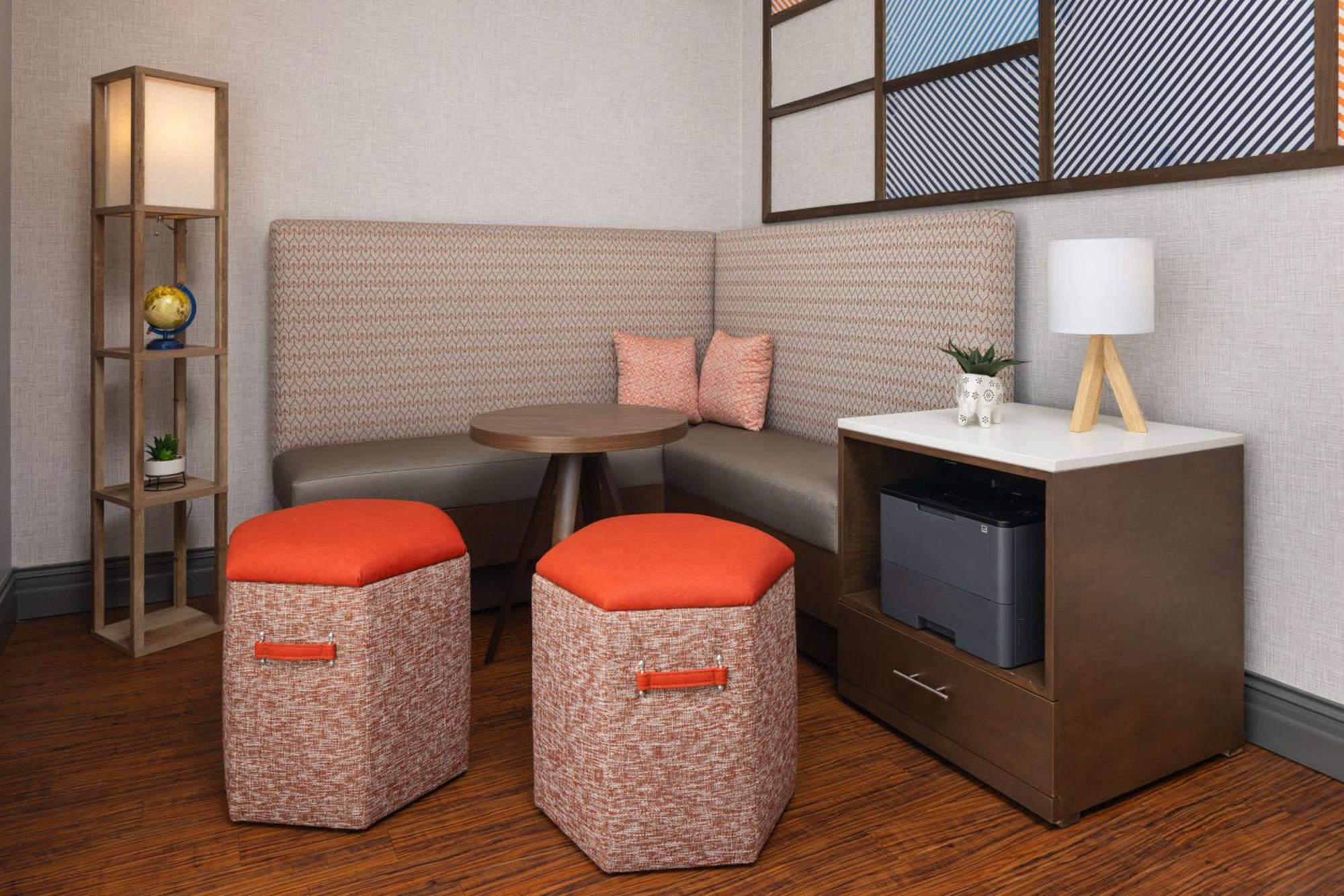 Hampton Inn Fairmont Ngoại thất bức ảnh