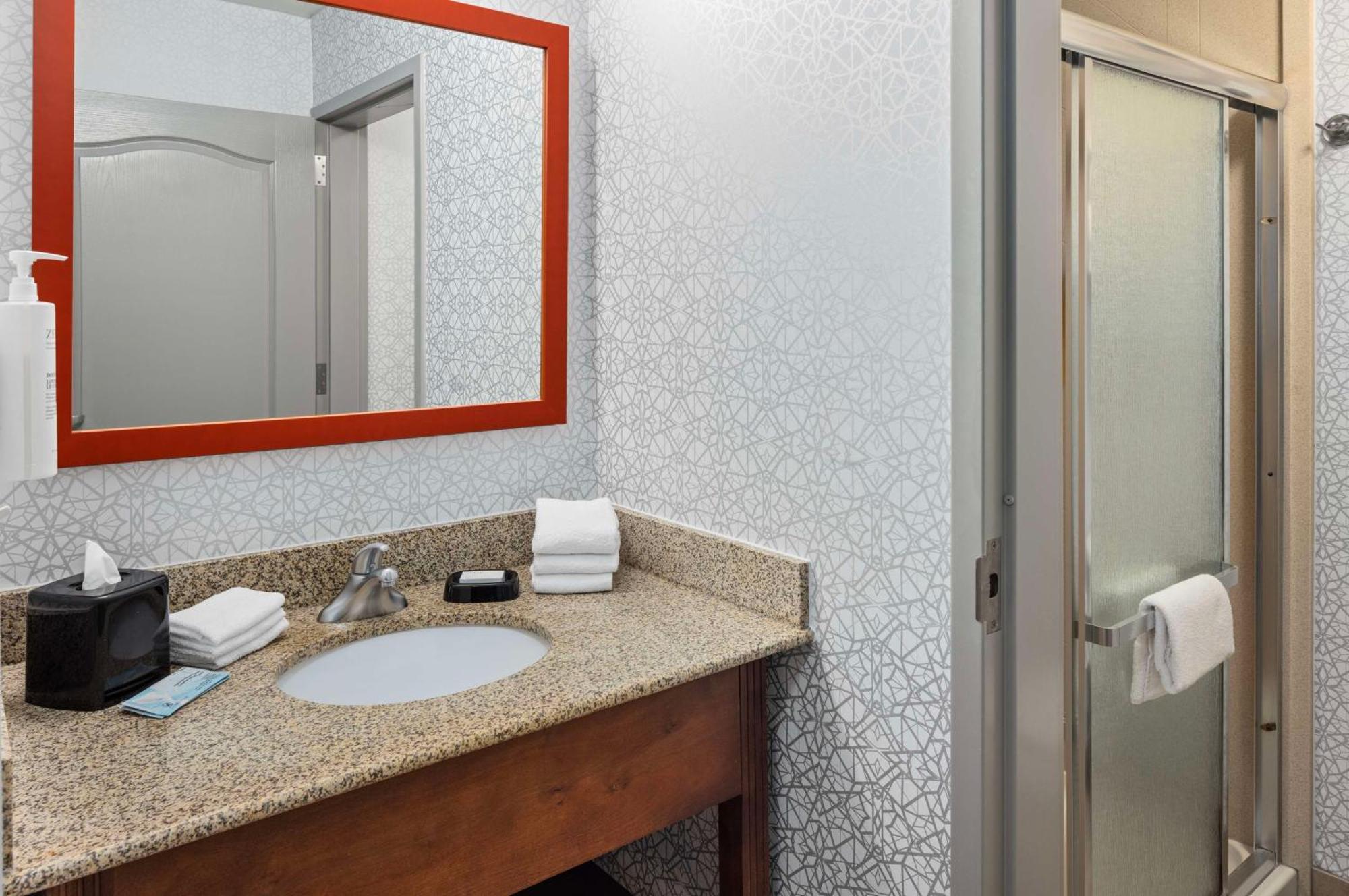 Hampton Inn Fairmont Ngoại thất bức ảnh